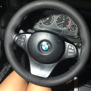 Varrható kormányvédő huzat – fekete, legfeljebb 37,5 cm