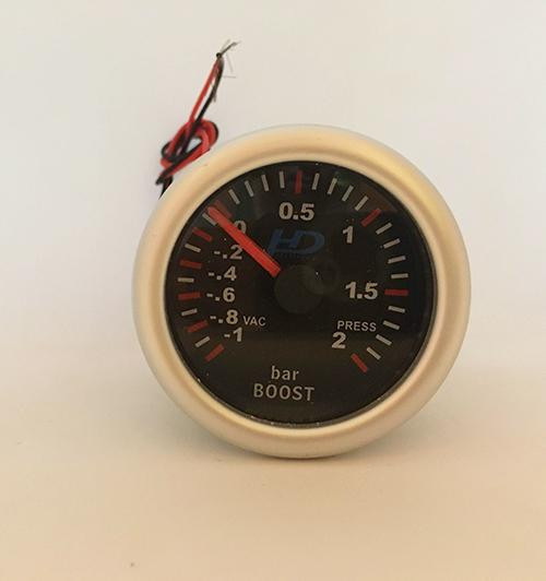 Turbónyomásmérő műszer – 52 mm, fekete számlappal, 2 bar